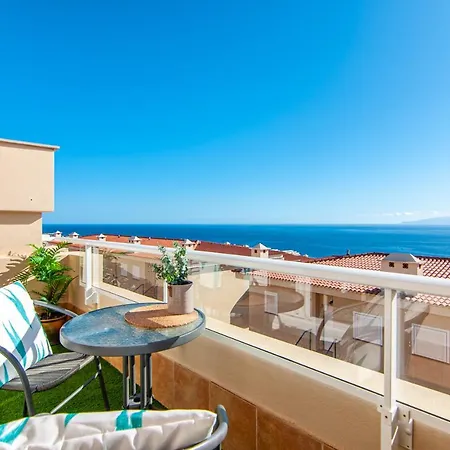 Luxury Townhouse With Panoramic Sea View *